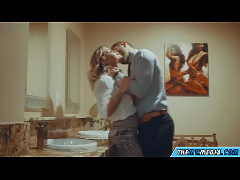 ❤️ Uma blonde obugaxayo ekuyenga endlini yangasese yomphakathi Zocansi ku-zu.porncomixone.ru ﹏